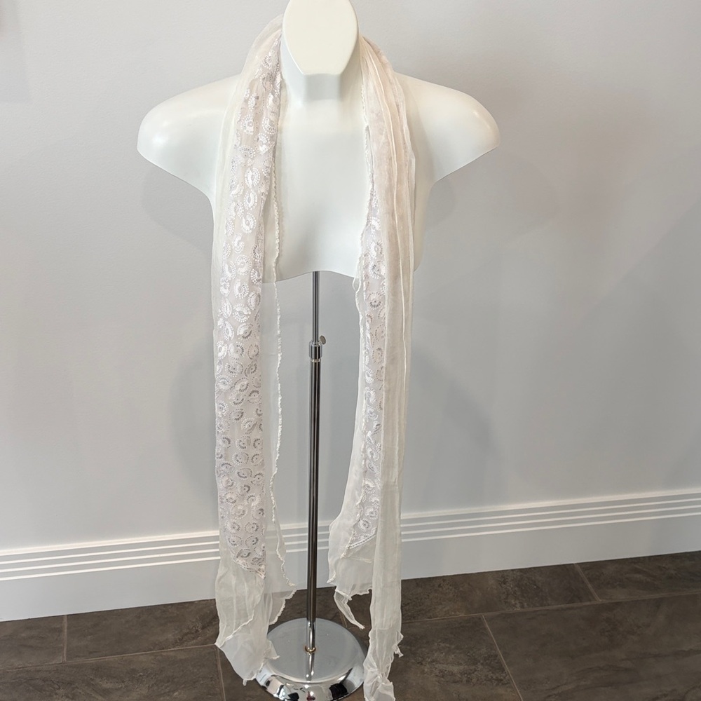 New Elegant White And Sparkling Lace Scarf